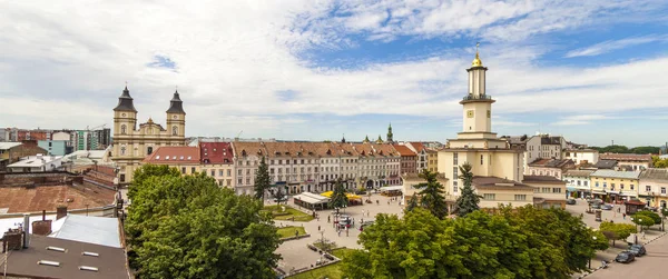 Centrum Europejskie miasta Iwano Frankowsk latem. — Zdjęcie stockowe