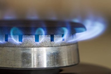 Doğal gaz mavi alevler yanıklar mutfak soba hob, yakın çekim