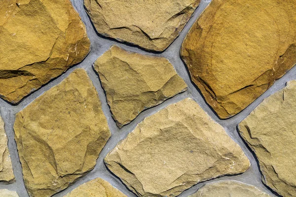Стена из натурального известняка. Неровная поверхность камней. Seamle — стоковое фото