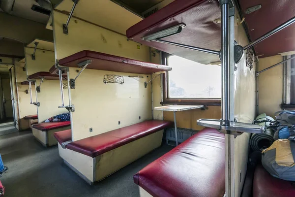 Vintage trein interieur met slapen autostoelen — Stockfoto