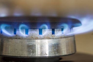 Doğal gaz mavi alevler yanıklar mutfak soba hob, yakın çekim