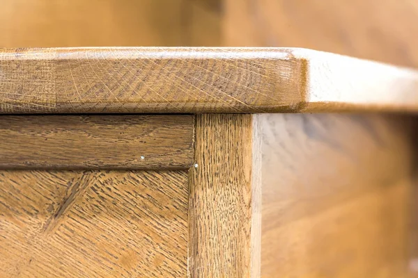 Evin iç ahşap meşe merdiven detay yakın çekim resmin