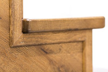 Evin iç ahşap meşe merdiven detay yakın çekim resmin