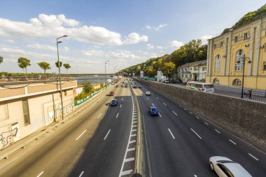 Kiev, Ukrayna - 20 Eylül 2017: Wide sokak yoğun trafiği olan