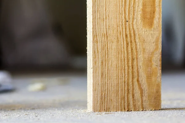 Detalle de primer plano de tablero de madera vertical con fondo borroso — Foto de Stock