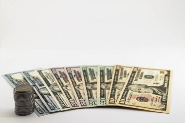 Bize Amerikan Doları para faturaları ve paralar sent beyaz b yaymak