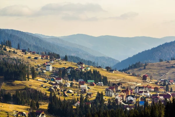 Houses of Bukovel ski resort in carpathian mountains in Ukraine — Stock Photo, Image