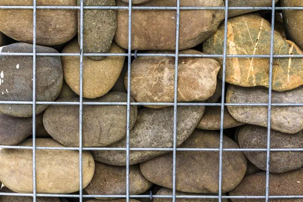 Streszczenie tło kamieni za pręty stalowe — Zdjęcie stockowe