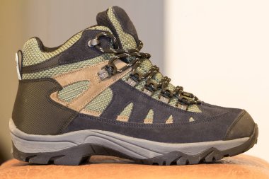 Bir modern moda ayakkabı ile arka plan bulanık