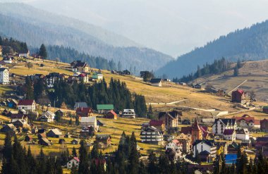 Bukovel Kayak Merkezi Ukrayna Karpat dağlarında evleri