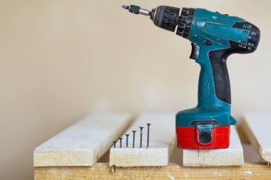 Elektrikli Akülü tornavida ve bazı vida yakın çekim