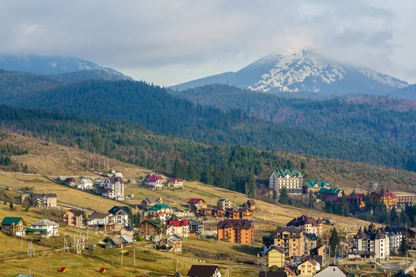 Houses of Bukovel ski resort in carpathian mountains in Ukraine — Stock Photo, Image