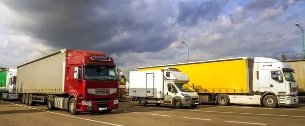 Colorful modern big semi-trucks and trailers of different makes — Stock Photo, Image