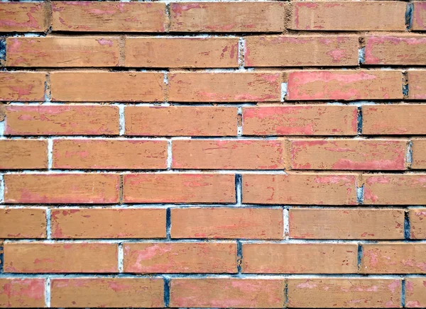 Parede de tijolo velha coberta com tinta rachada — Fotografia de Stock