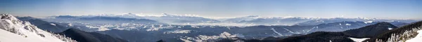 Sneeuw bedekt winter bergen. Arctische landschap. Kleurrijke outdoo — Stockfoto