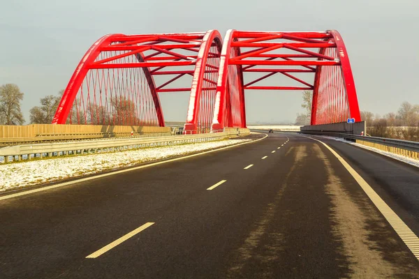 Металлическая конструкция каркаса моста через шоссе — стоковое фото