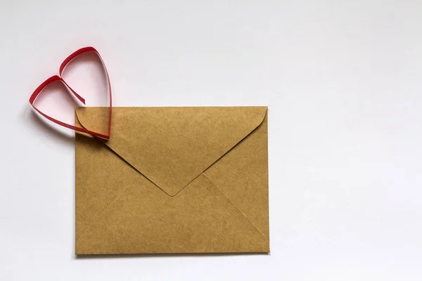 Αγάπη Επιστολή Φάκελος Καρδιά Χαρτί Άσπρο Φόντο Happy Ημέρα Του — Φωτογραφία Αρχείου