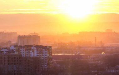 Ivano-Frankivsk city, Ukrayna üzerinden güzel gün batımı manzarasına