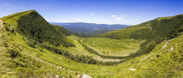 Panorama of green sun covered Carpathian mountains in summer sunny day. — Stock Photo, Image