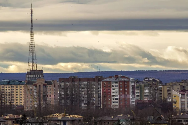 Vista aérea de la ciudad de Ivano-Frankivsk, Ucrania con edificios altos . — Foto de Stock