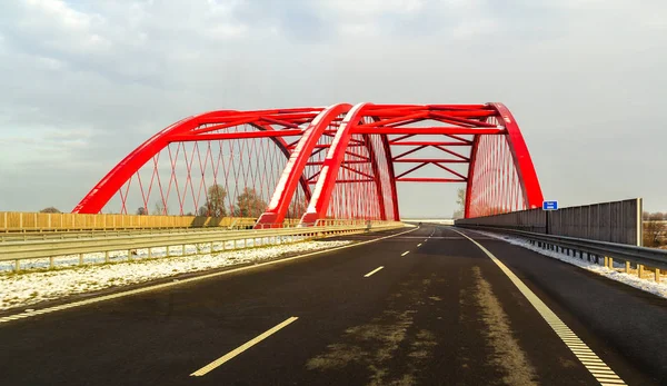 Металлическая конструкция каркаса моста через шоссе — стоковое фото