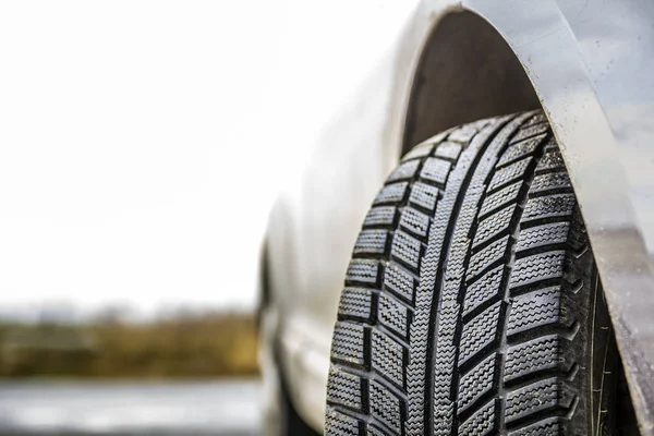 Close-up image of car wheel with black rubber tire — Stock Photo, Image