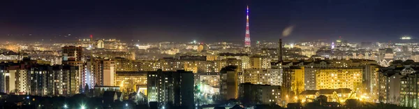 Panorama de vista aérea nocturna de la ciudad de Ivano-Frankivsk, Ucrania w — Foto de Stock