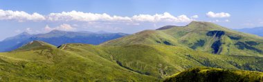 Yeşil dağ hills geniş Panoraması. Karpat Dağları s