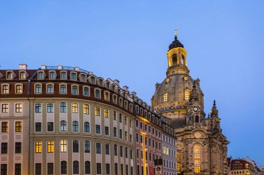 Gecede, Kent Meydanı uzun pozlama Neumarkt Meydanı ve Dresden Frauenkirche (Church of Our Lady). Almanya tarihi mimari yapılar.