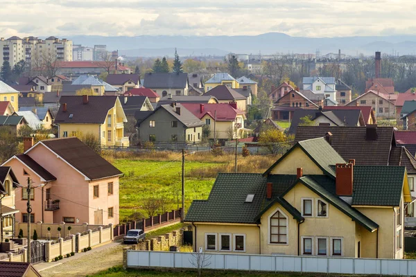 Vista aérea de zona residencial con casas modernas en Ivano-Fran — Foto de Stock