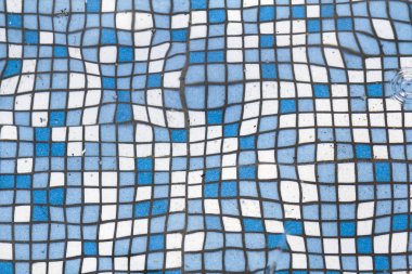 Küçük kare mavi ve beyaz parlak Seramik Karo resmi kapatın. Arka plan, banyo ve havuzları duvarlar ve zemin tasarımı.