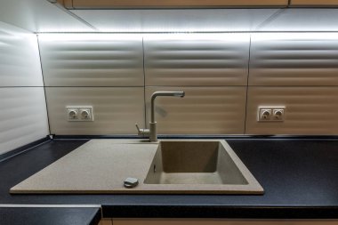 Granit lavabo ve su musluk yeni modern mutfak iç