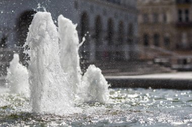 Yüksek güçlü coşma soğuk temiz şeffaf köpüklü, yakın çekim