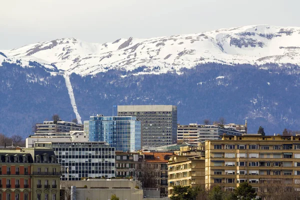 Fasader av historiska byggnader i centrum av Geneva, Swit — Stockfoto