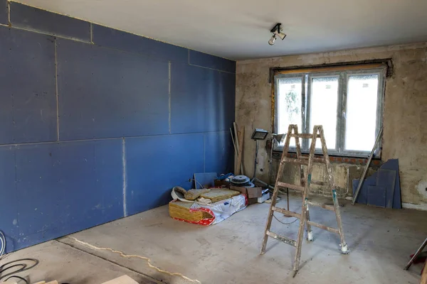 Intérieur d'une maison en construction. Rénovation d'un apartme — Photo