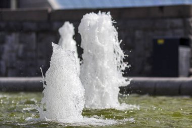 Yüksek güçlü coşma soğuk temiz şeffaf köpüklü, yakın çekim