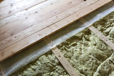 Yeni zemin ahşap doğal plakalar ve mineral w yüklenmesini