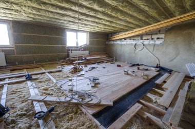 İnşaat ve renov altında büyük ferah ışık boş tavan arası Oda