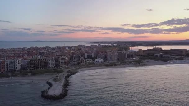 Gün Batımında Karadeniz Kıyısında Yer Alan Pomorie Şehrinin Hava Manzarası — Stok video