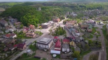 Ukrayna 'nın İvano-Frankivsk bölgesindeki eski Ukrayna başkenti Halych' in hava manzarası.