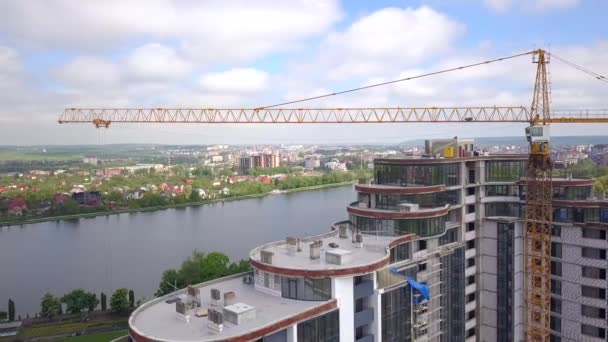 Guindaste Torre Industrial Alta Canteiro Obras Novo Edifício Residencial — Vídeo de Stock