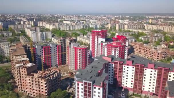 Luchtfoto Van Nieuwe Flatgebouwen Aanbouw Een Stad — Stockvideo