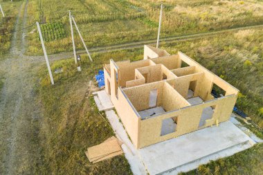 Yeni ve modern modüler ev inşaatı. Co yapılan duvarlar