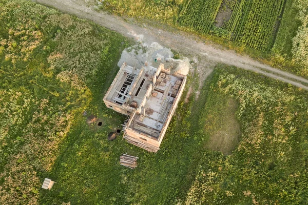 Vista aérea do local de construção para casa futura, porão de tijolo fl — Fotografia de Stock