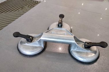 Seramik kiremit ve çatı ustası için araçlar. Kat yükleme döşer. Hom