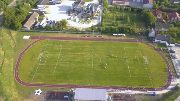Vue Aérienne Terrain Football Sur Stade Couvert Herbe Verte Zone — Video