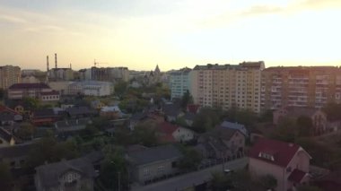 Şehirdeki yerleşim alanının en üst hava görüntüsü.