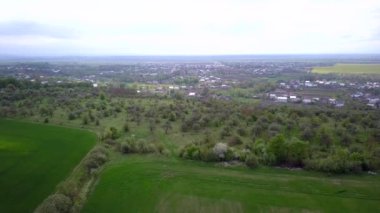 Şehirdeki yerleşim alanının en üst hava görüntüsü.
