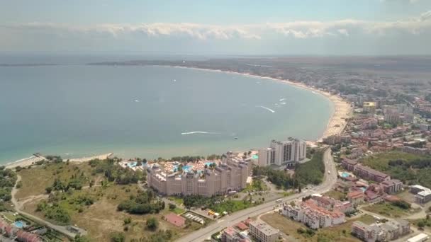 位于黑海海岸的桑尼海滩城的空中景观 拥有许多酒店大楼和旅游基础设施的沙滩俯瞰 — 图库视频影像