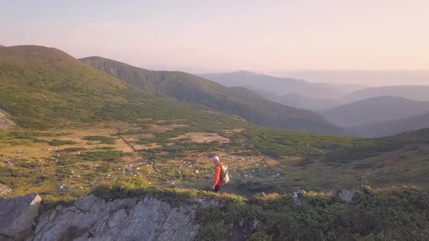 Tourist Hiker Backpack Walking Mountain Path Carpathian Mountains Man Tourist — Stock Video